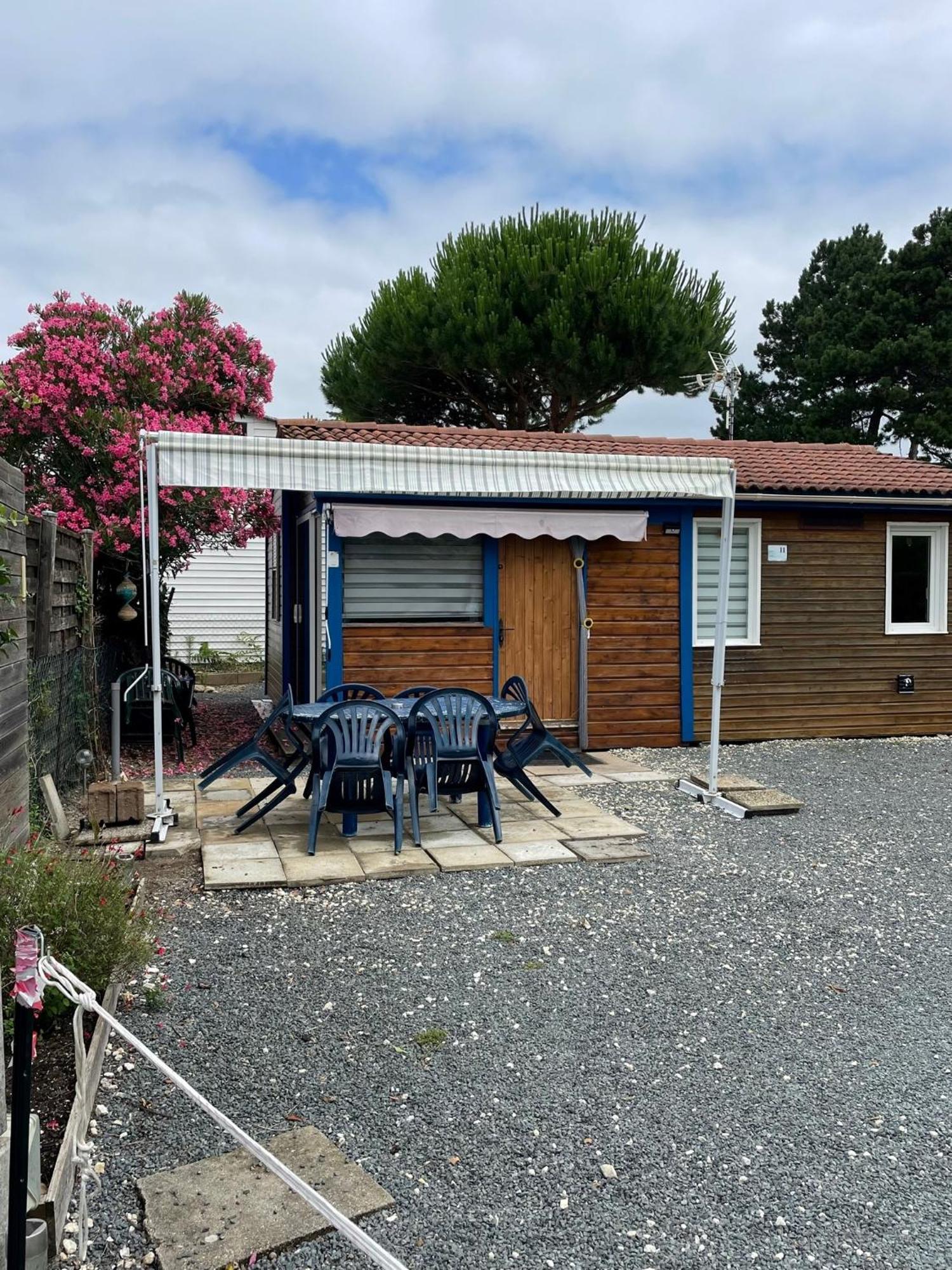 Chalet agréable en bord en de mer. Port-des-Barques Exterior foto